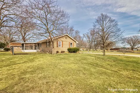 Exterior - 2809 Tower Dr, Holiday Hills, IL 60051 photo 6 of 7