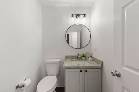Bath - 2005 Oakdale Estates Dr, Plainfield, IL 60586 photo 1 of 3
