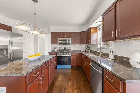 Kitchen - 2005 Oakdale Estates Dr, Plainfield, IL 60586 photo 1 of 3
