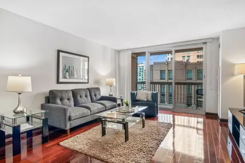 Living - 545 N Dearborn St #1502, Chicago, IL 60654 photo 2 of 7