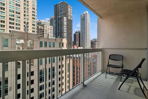 Exterior - 545 N Dearborn St #1502, Chicago, IL 60654 photo 1 of 3