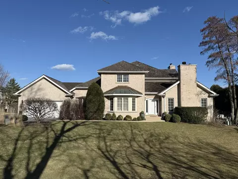 1126 Pine Oaks Cir, Lake Forest, IL 60045