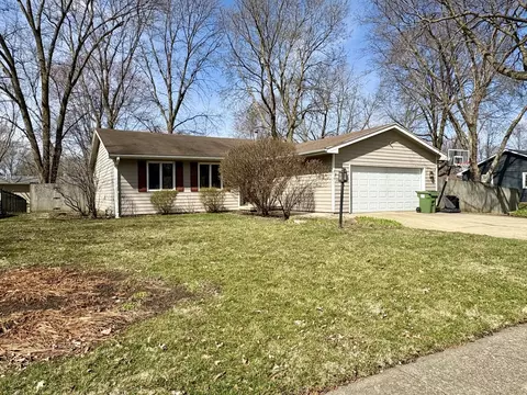 207 Barbara Dr, Mahomet, IL 61853