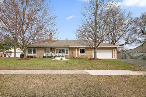 447 W Guertin St, Saint Anne, IL 60964