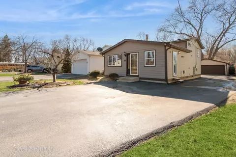 918 Bayview Dr, Round Lake Beach, IL 60073