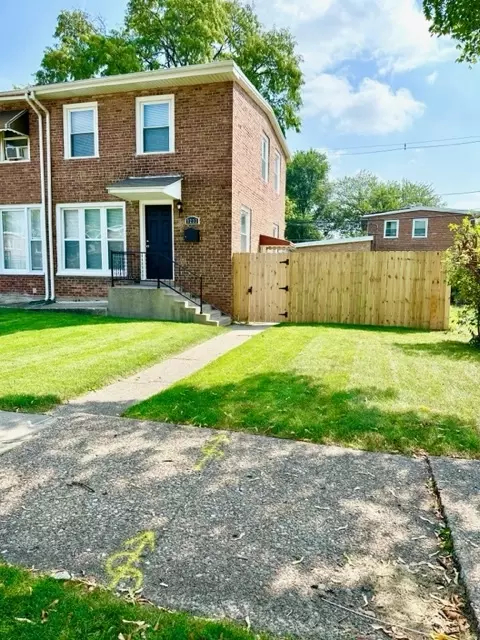 9233 S Prairie Ave, Chicago, IL 60619