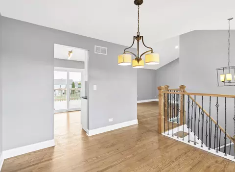 973 Millwood Dr, Bartlett, IL 60103 photo 4