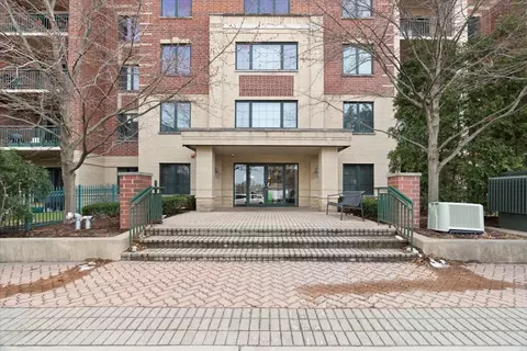 5 W Central Rd #307, Mount Prospect, IL 60056
