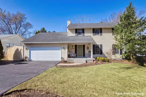35130 N Sheridan Dr, Ingleside, IL 60041