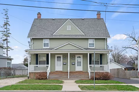 321-323 Hayward St, Woodstock, IL 60098