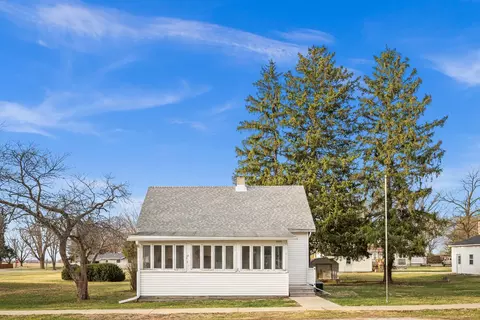 304 W Charles St, Mclean, IL 61754