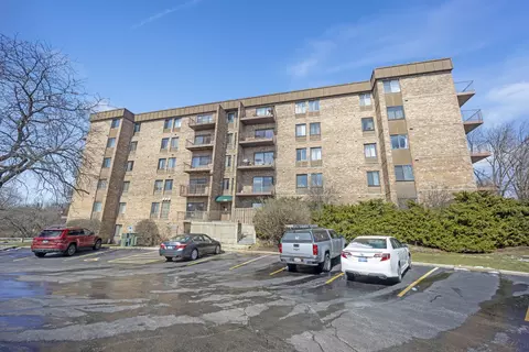 425 Walnut Creek Ln #1302, Lisle, IL 60532