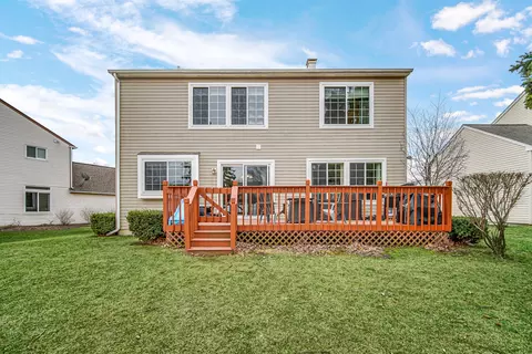 1524 Knoll Crest Dr, Bartlett, IL 60103 photo 2