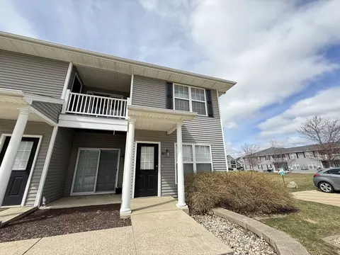 104 Yorkminster Ln #10, Savoy, IL 61874