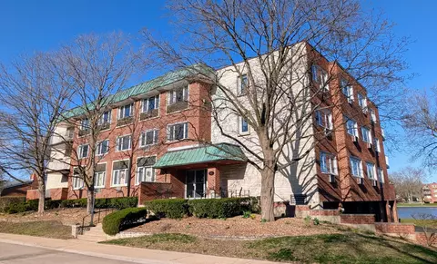 101 N Peartree Ln #201, Arlington Heights, IL 60004
