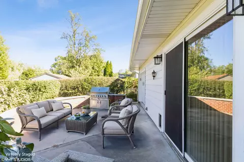 Exterior - 712 E Baldwin Rd, Palatine, IL 60074 photo 3 of 7