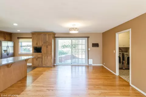Living - 712 E Baldwin Rd, Palatine, IL 60074 photo 4 of 4