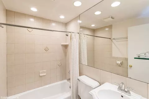 Bath - 712 E Baldwin Rd, Palatine, IL 60074 photo 1 of 2