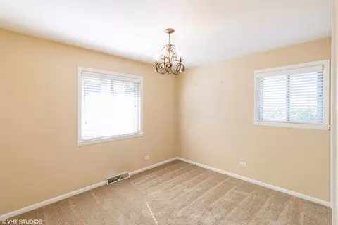 Bedroom - 712 E Baldwin Rd, Palatine, IL 60074 photo 4 of 7