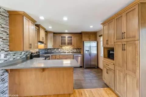 Kitchen - 712 E Baldwin Rd, Palatine, IL 60074 photo 1 of 2