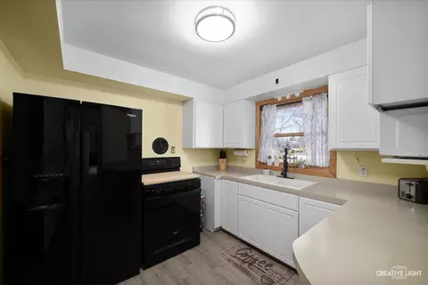 Kitchen - 15894 E Il Route 72, Davis Junction, IL 61020 photo 2 of 2