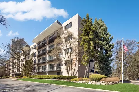 1 S150 Spring Rd #4I, Oakbrook Terrace, IL 60181