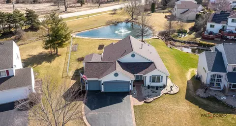 2016 Spring Creek Ln, Mchenry, IL 60050