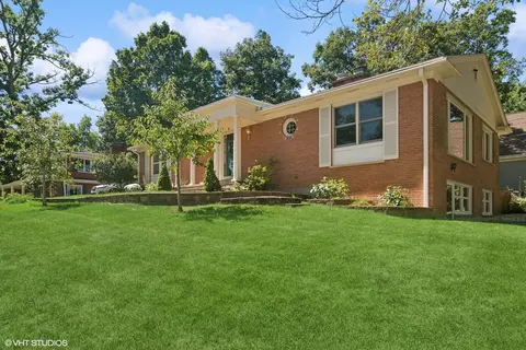 4 Ironwood Ct, Lake Zurich, IL 60047