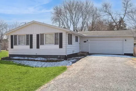 4519 Prairie Ave, Mchenry, IL 60050