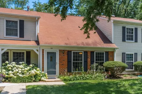 64 Wildwood Trl, Cary, IL 60013