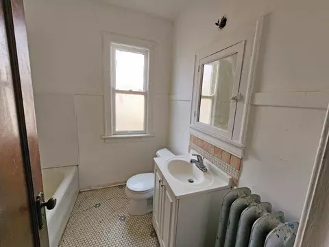Bath - 2660 E 92nd St, Chicago, IL 60617 photo 1 of 3