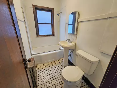Bath - 2660 E 92nd St, Chicago, IL 60617 photo 3 of 3