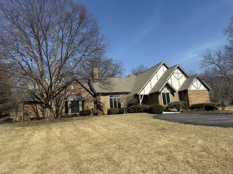 39 W040 Hogan Hl, Elgin, IL 60124