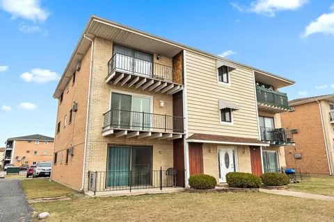 7300 W 86th St #2A, Bridgeview, IL 60455