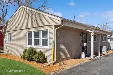 448 S Lakeshore Dr, Mundelein, IL 60060