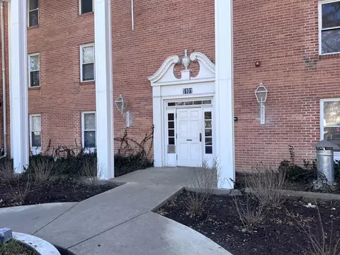 5101 Carriageway Dr #B304, Rolling Meadows, IL 60008