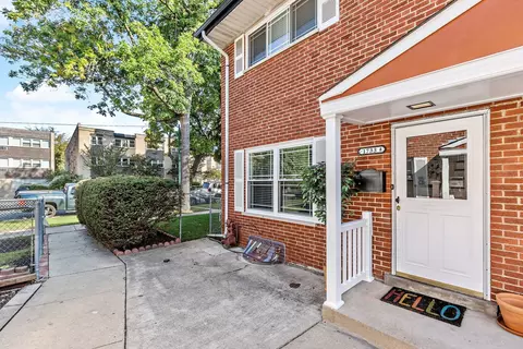 1733 W Farwell Ave #A, Chicago, IL 60626