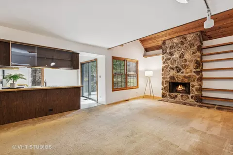 Living - 726 Drury Ct, Gurnee, IL 60031 photo 2 of 4