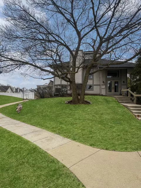 Exterior - 726 Drury Ct, Gurnee, IL 60031 photo 6 of 9