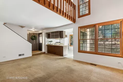 Living - 726 Drury Ct, Gurnee, IL 60031 photo 3 of 4