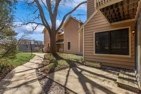 Exterior - 726 Drury Ct, Gurnee, IL 60031 photo 3 of 9