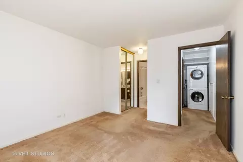 Bedroom - 726 Drury Ct, Gurnee, IL 60031 photo 3 of 4