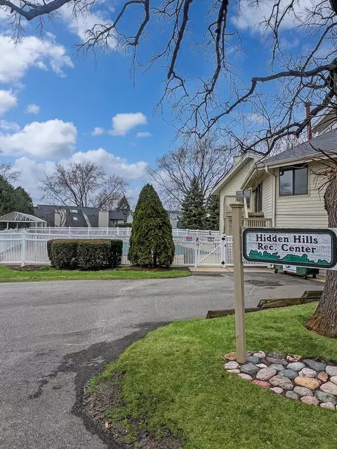 Exterior - 726 Drury Ct, Gurnee, IL 60031 photo 7 of 9