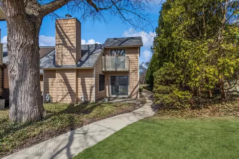726 Drury Ct, Gurnee, IL 60031