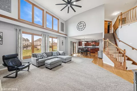 204 Melody Dr, Bartlett, IL 60103 photo 4
