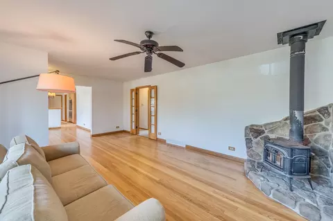 Living - 975 Oakdale Dr, Elgin, IL 60123 photo 3 of 3