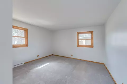 Bedroom - 975 Oakdale Dr, Elgin, IL 60123 photo 3 of 3