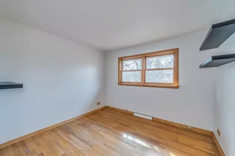 Bedroom - 975 Oakdale Dr, Elgin, IL 60123 photo 2 of 3