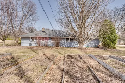 Exterior - 975 Oakdale Dr, Elgin, IL 60123 photo 4 of 4