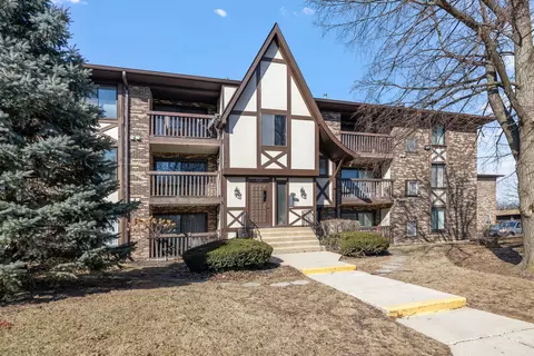 525 Cumnor Rd #102E, Westmont, IL 60559